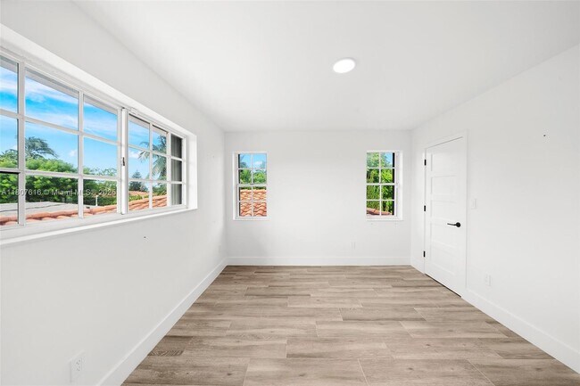 Building Photo - 7520 Hispanola Ave