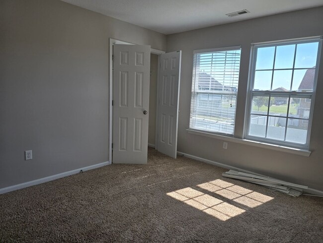 Building Photo - Two Story, 4 Bed, 2.5 Bath in the Stockbri...