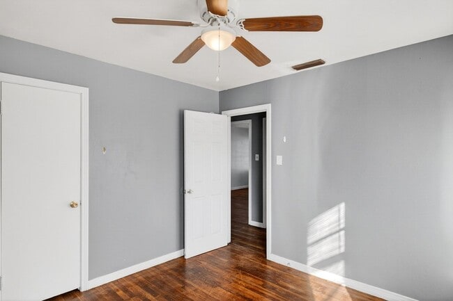 Building Photo - 2011 W 16th St