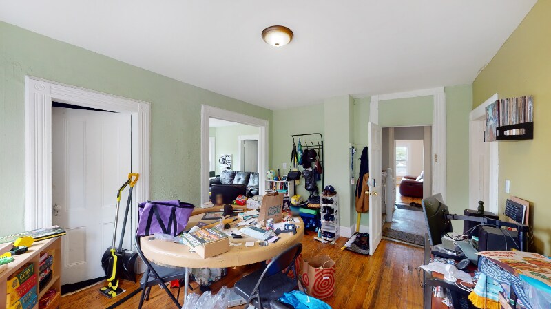 Building Photo - 146 Beethoven St