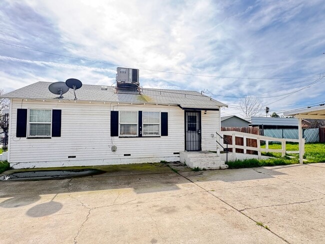 Building Photo - Cozy Home For Rent - SPECIAL OF THE MONTH! $500 OFF FIRST MONTH RENT