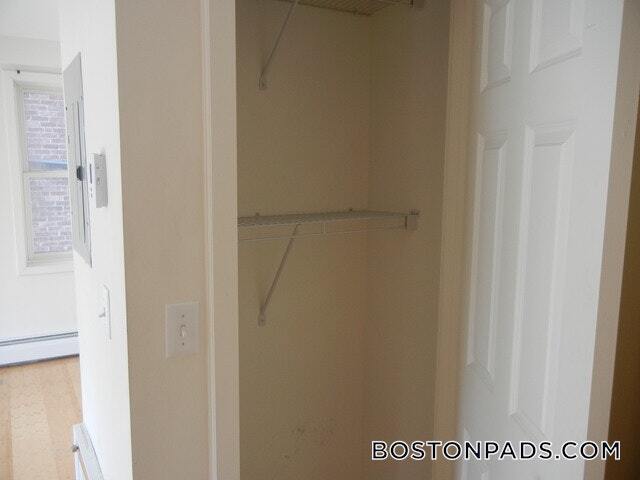 Building Photo - 461 Park Dr