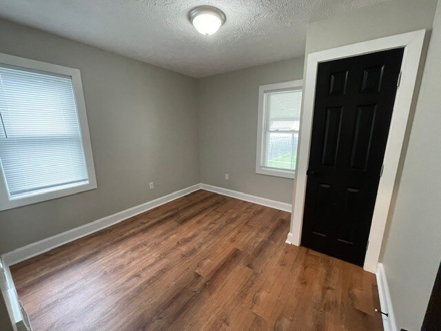 Building Photo - Gorgeous 4 bedroom