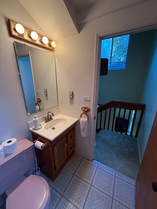 Building Photo - Cozy Huge 1 Bed with Loft and 2.5 Bath - H...