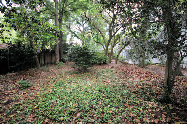 Building Photo - 596 L'Ombre Ct NE