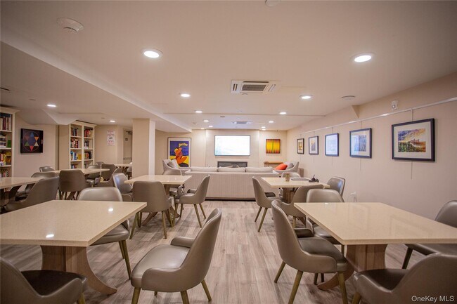 Building Photo - 2 Richmond Rd