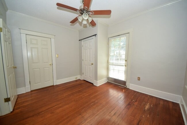 Building Photo - Great 3 bed, 1 bath near University of Mem...