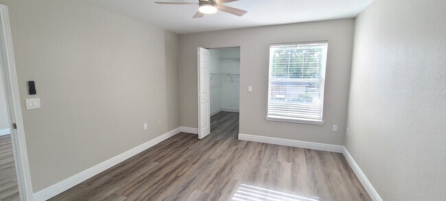 Building Photo - 940 Village Trail