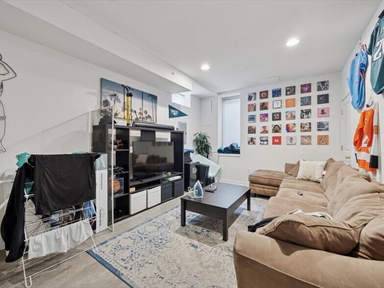 Building Photo - 928 S 15th St