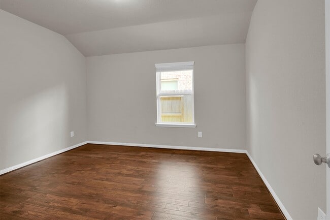 Building Photo - 2421 Bear Crk Dr