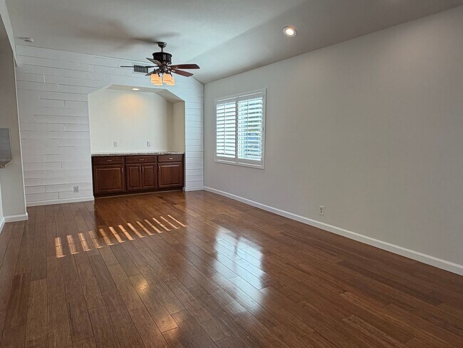 Building Photo - Very Private Carriage Unit Available Now!