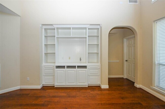 Building Photo - 8707 Westbrook Forest Dr
