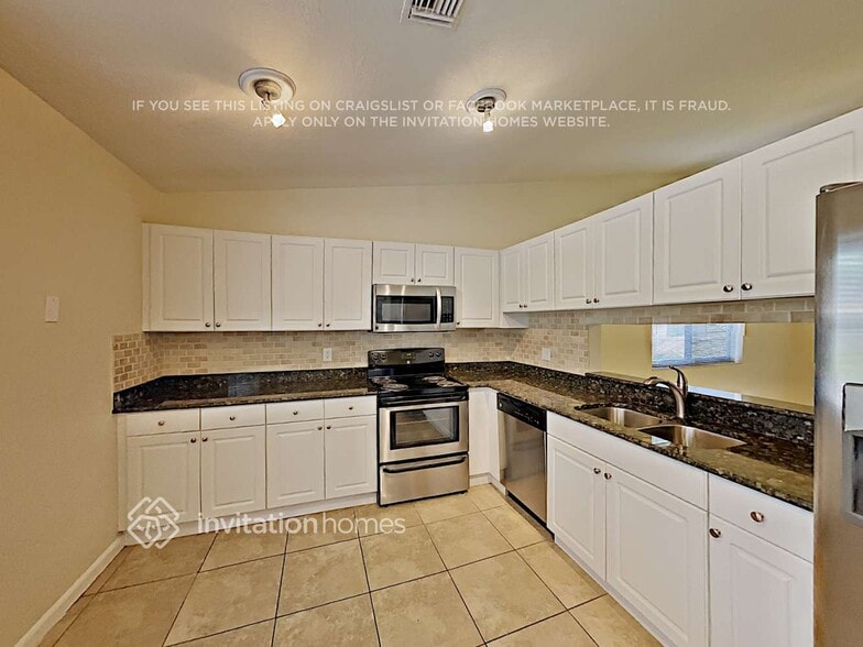 Building Photo - 7670 NW 88th Ln