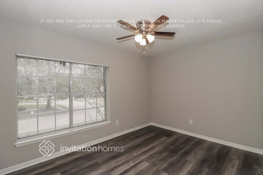 Building Photo - 18023 Holly Forest Dr