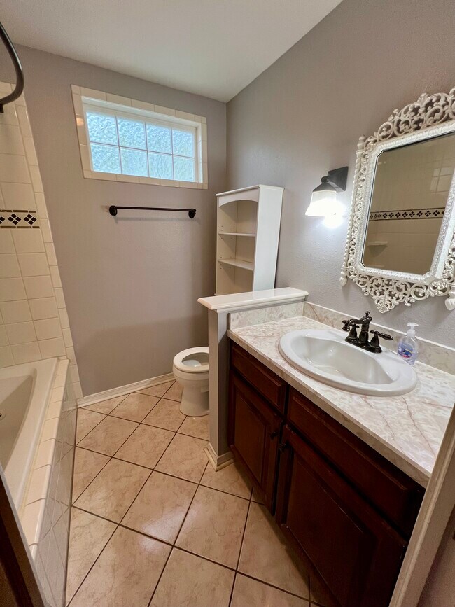 Building Photo - 171 Crenshaw St