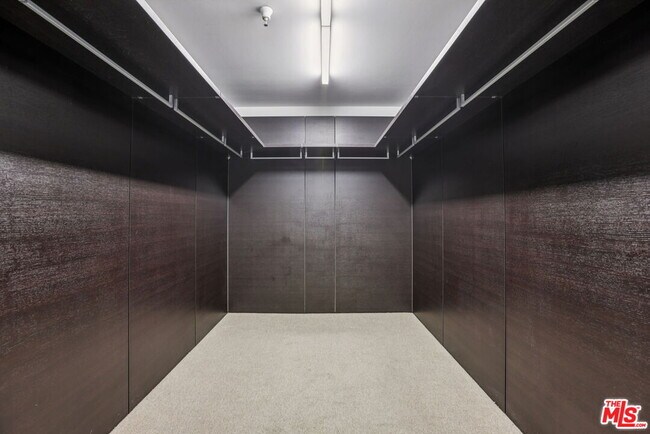 Building Photo - 6250 Hollywood Blvd