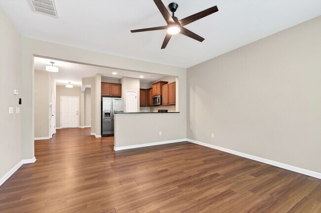 Building Photo - 117 Holly Berry Ln