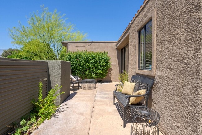 Building Photo - 522 Desert W Dr