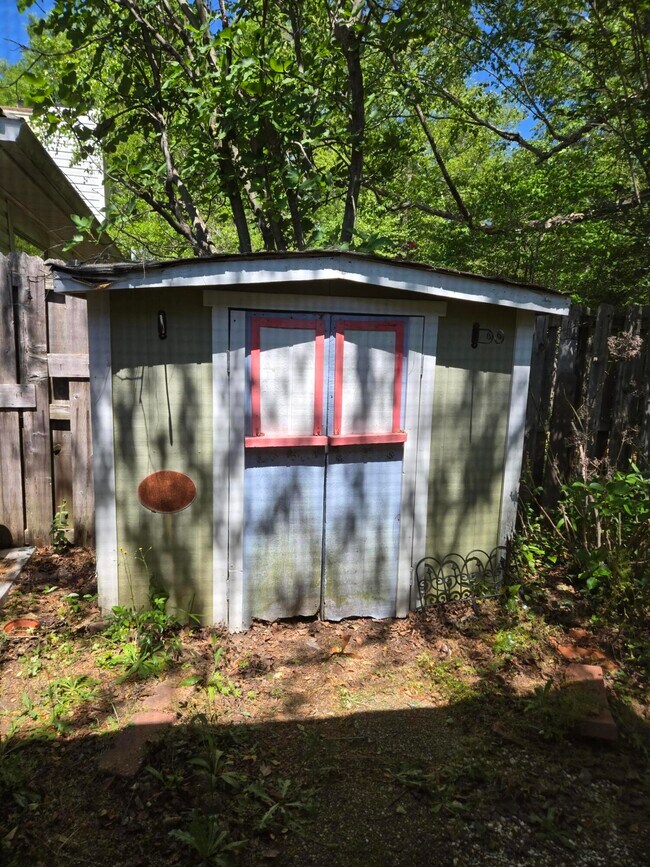 Building Photo - 107 Raintree Ct