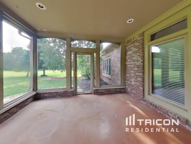 Building Photo - 6055 Fawnwood Dr