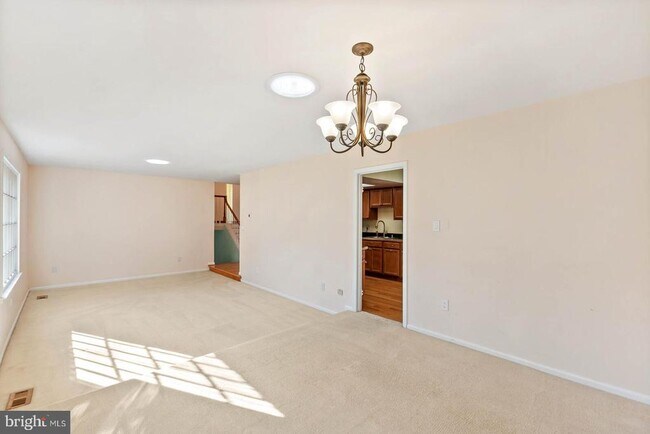 Building Photo - 9711 Cinnamon Creek Dr