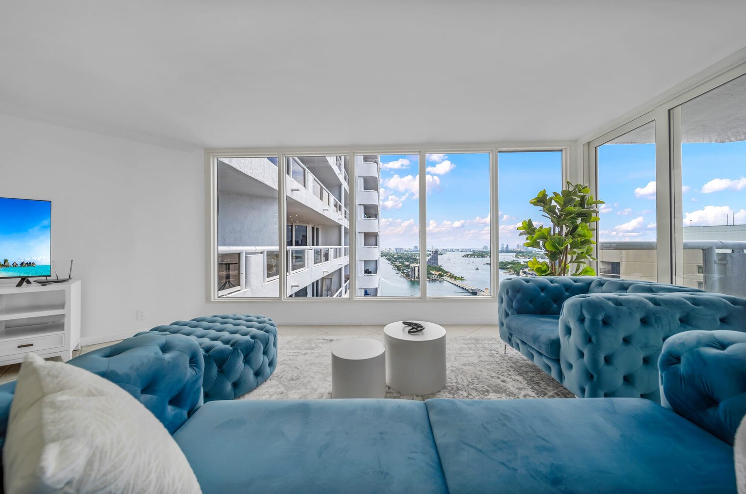 Building Photo - 1717 N Bayshore Dr