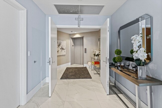 Building Photo - Luxury Beachfront Living at Its Finest – Fully Furnished Condo in Prime Fort Lauderdale Location!