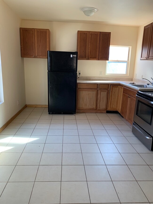 Building Photo - 213 S 28th St