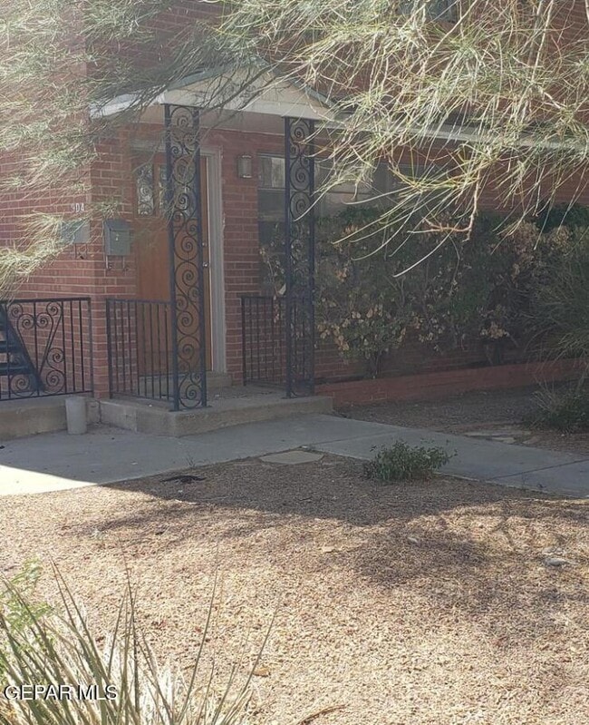 Building Photo - 904 W Yandell Dr