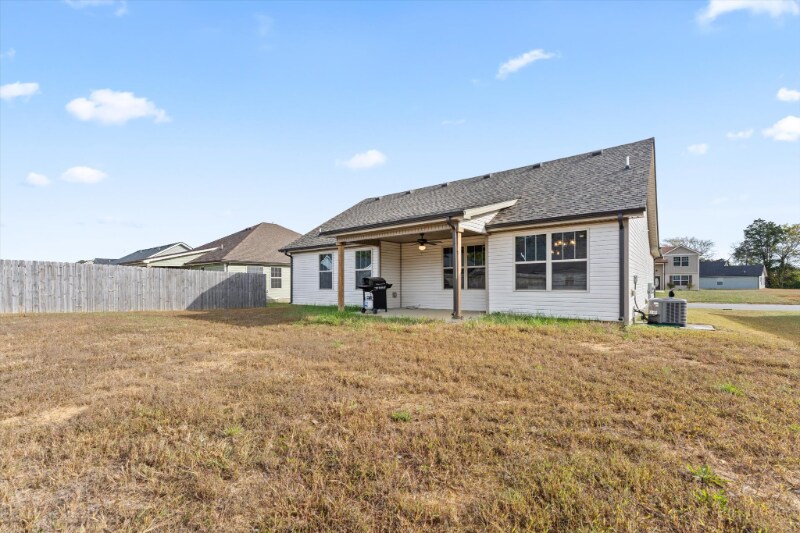 Building Photo - 1498 Fredrick Dr