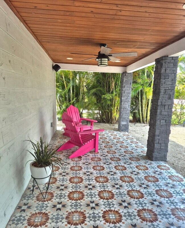 Building Photo - 613 Fern St