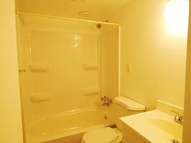 Guest Bathroom - 625 Copeland St