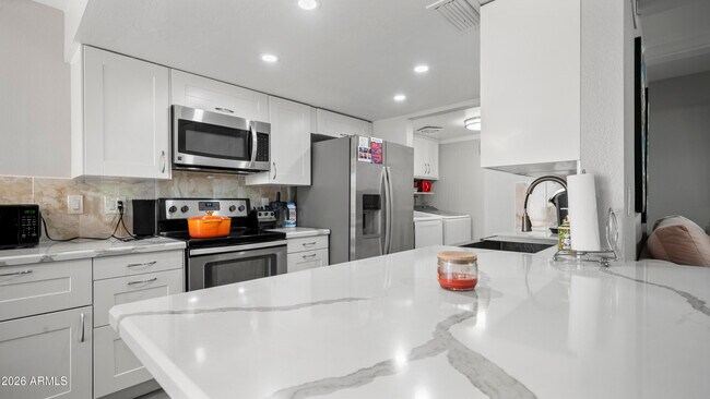 Building Photo - 648 E Tam O Shanter Dr