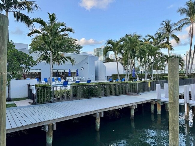 Building Photo - 336 Poinciana Island Dr