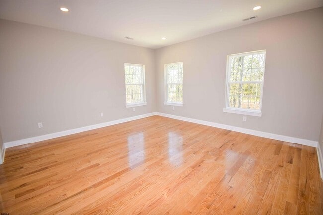 Building Photo - 438A Redwood Ave