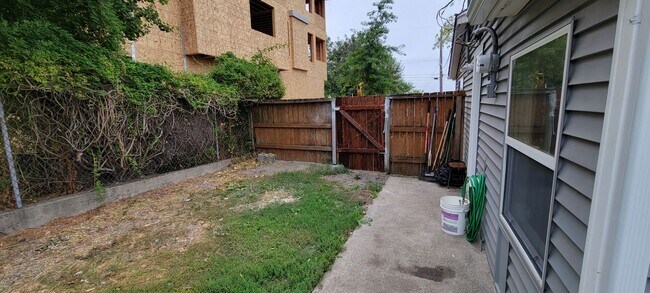 Building Photo - Cozy South Beacon Hill Cottage with 2 bedrooms, bonus room, and large yard with territorial views