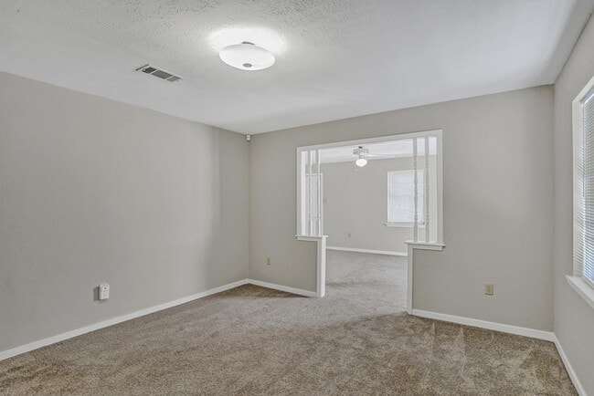 Building Photo - 205 Walnut St