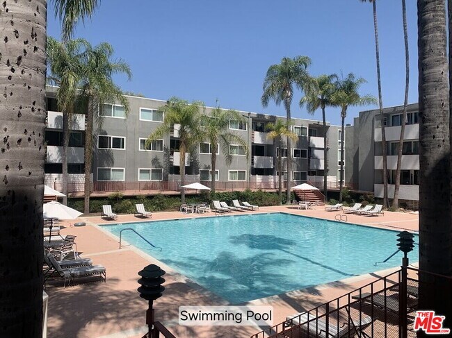 Building Photo - 4915 Tyrone Ave