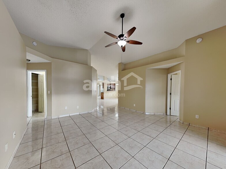Building Photo - 4232 Pacifica Dr
