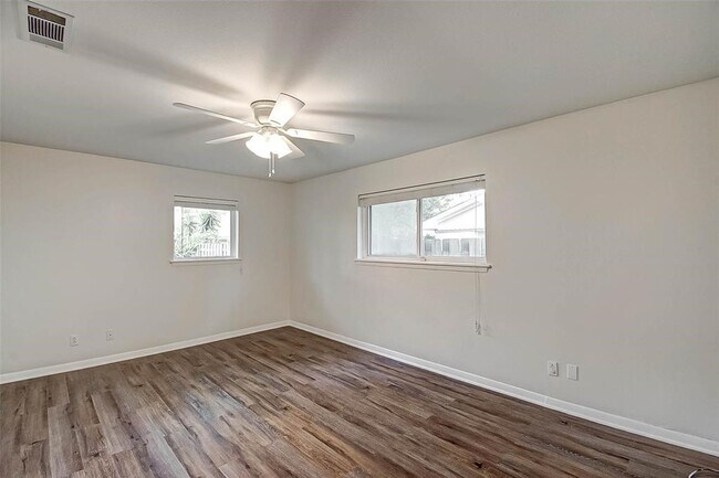 Building Photo - 5446 Jason St