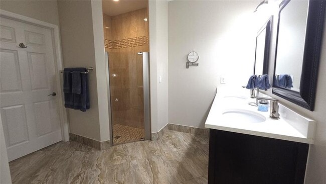 Building Photo - 504 W Palm Aire Dr