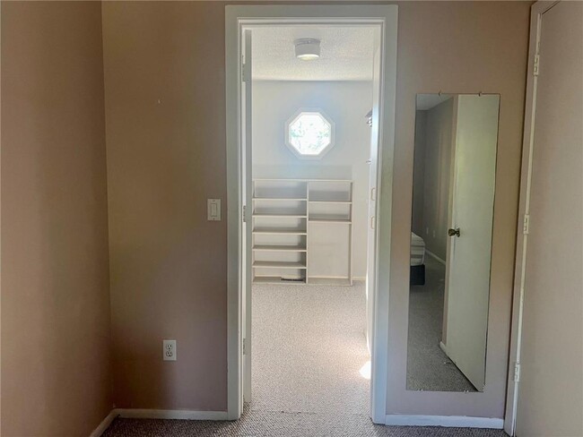 Building Photo - 2228 Oregon Ct