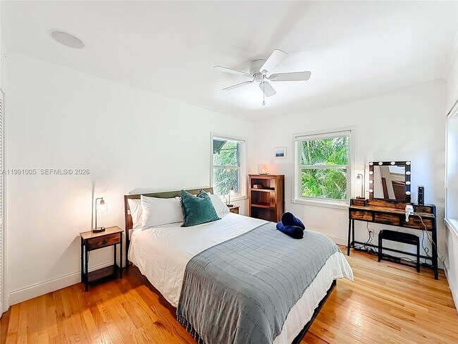 Building Photo - 1419 NE 4th Ct