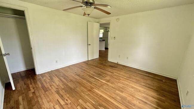 Building Photo - 118 Brockway Ave