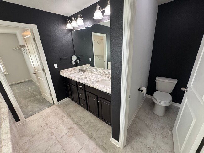 Building Photo - Beautiful spacious home in a lovely quiet ...