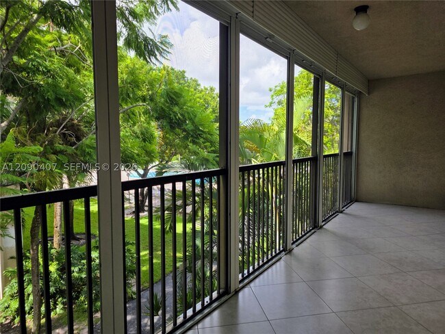 Building Photo - 2212 S Cypress Bend Dr