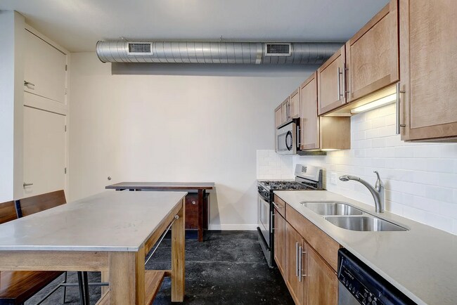 Building Photo - 1601 E Cesar Chavez St