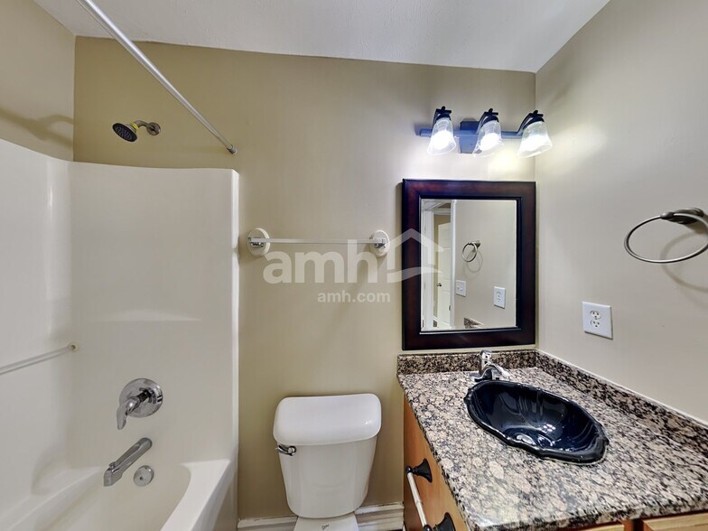 Building Photo - 304 Sarava Ln