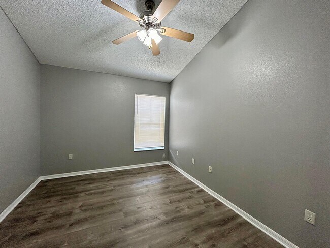 Building Photo - 138 Sir Phillips Dr