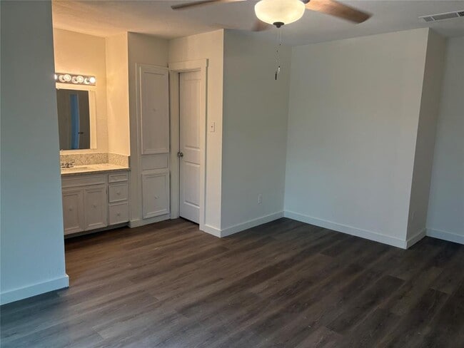 Building Photo - 11913 Rennalee Loop